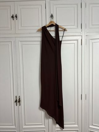 Vestido asimétrico de fiesta marrón elegante