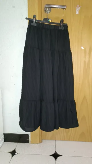 Falda blanca vuelo forrada talla única
Sin marca
