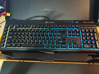 Teclado Corsair K55 RGB Gaming