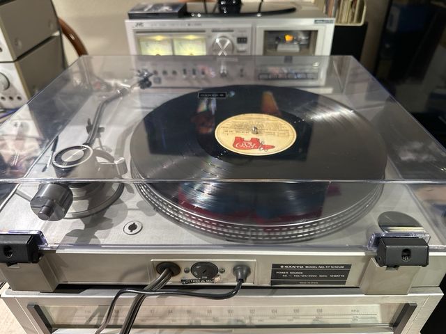 Tocadiscos Sanyo TP-1012UM