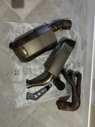 Línea de escape Akrapovic MT09