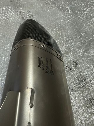 Línea de escape Akrapovic MT09