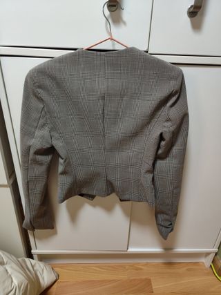 Chaqueta Bershka Escotada Talla XS