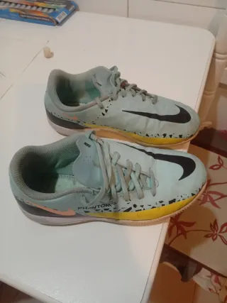 Botas de fútbol Nike Phantom.talla35.5