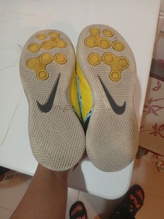 Botas de fútbol Nike Phantom.talla35.5