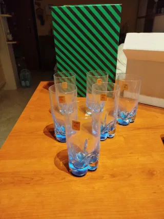 Bicchieri da bibita eleganti blu