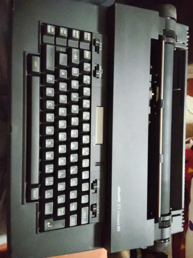 Máquina de escribir Olivetti ET compact 60 compact