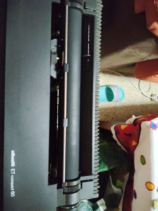 Máquina de escribir Olivetti ET compact 60 compact