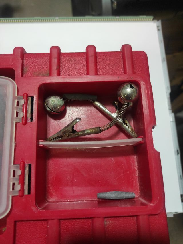 Carrete de pesca Okuma azul
30 plomos
34 anzuelos