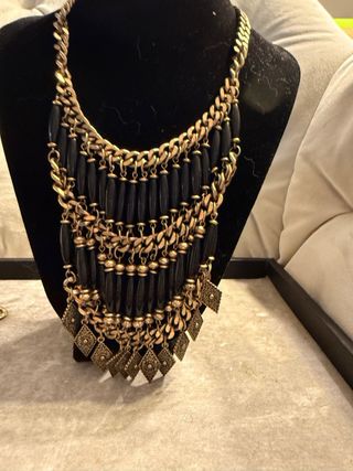 Collar Zara Negro y Dorado