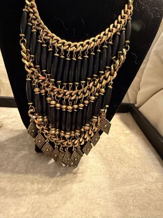 Collar Zara Negro y Dorado