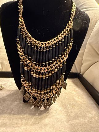 Collar Zara Negro y Dorado