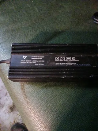 Cargador Batería NIU 46-72V 4.0A