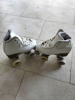 Patines de competición blancos