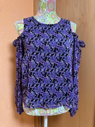 Blusa Morada y Negra Fruncida Hombros Descubiertos