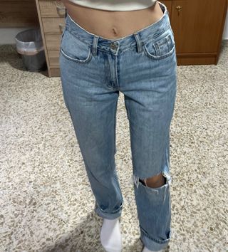 Pantalón vaquero desgastado