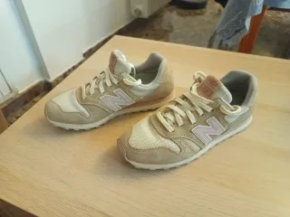 Zapatillas New Balance Beige y Rosa