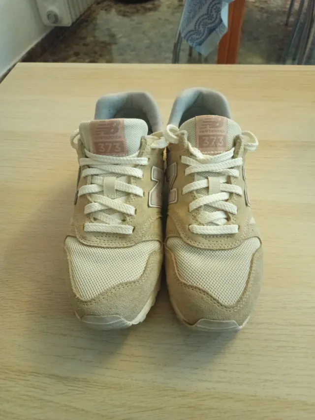 Zapatillas New Balance Beige y Rosa