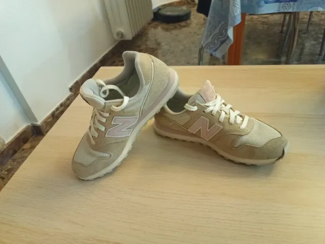 Zapatillas New Balance Beige y Rosa