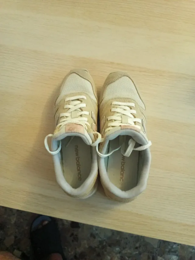 Zapatillas New Balance Beige y Rosa