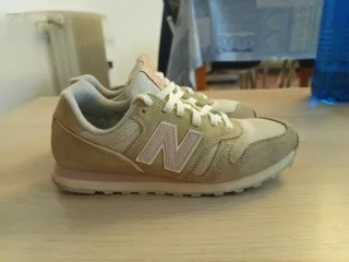 Zapatillas New Balance Beige y Rosa