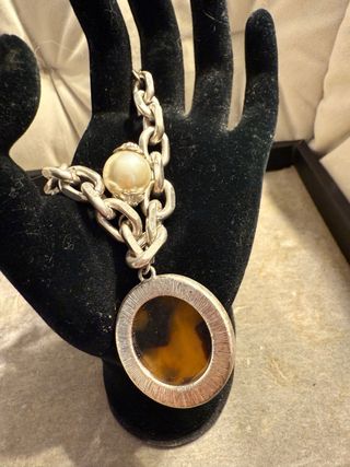 Pulsera Zara eslabones con charm perla y tortuga