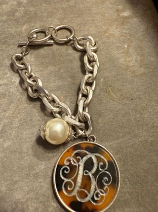 Pulsera Zara eslabones con charm perla y tortuga