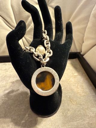 Pulsera Zara eslabones con charm perla y tortuga