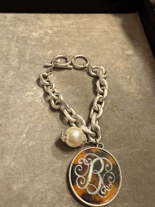 Pulsera Zara eslabones con charm perla y tortuga