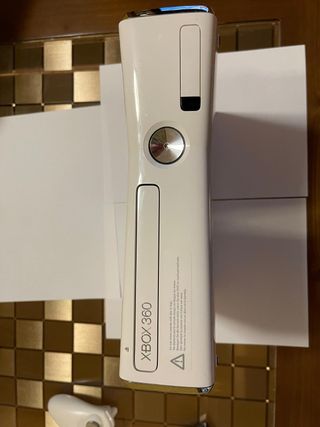 Xbox 360 Blanca con Mando y Juegos
