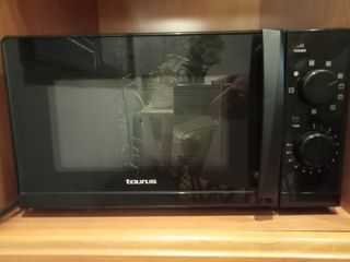Microondas Taurus Negro con Plato y Rejilla