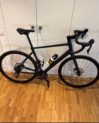 Bicicleta Cube Attain Race 2025