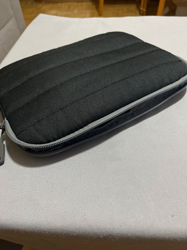 Funda acolchada portátil negra