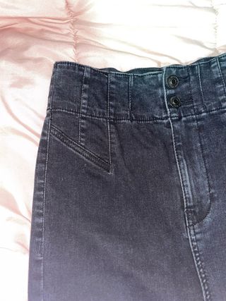 Pantalón vaquero negro flare