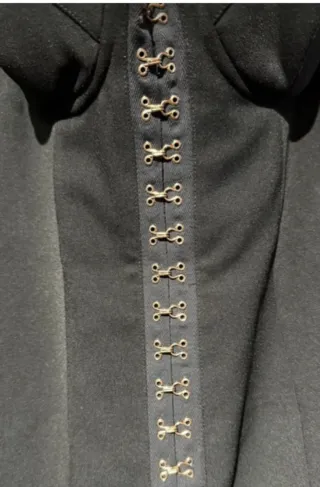 Vestido negro de marca House of CB