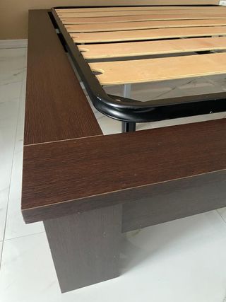 Cornice letto matrimoniale marrone