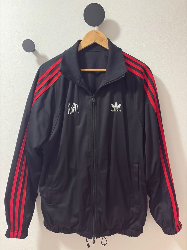 Chaqueta Adidas x Korn Negra Roja
