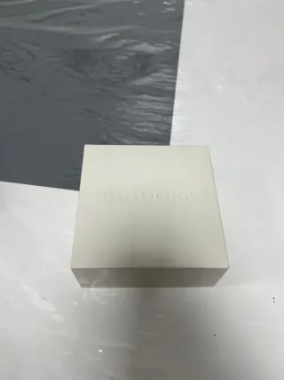 Collar Pandora con Charm y Caja