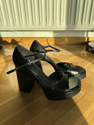 Zapatos de tacón ZARA plataforma negros charol 