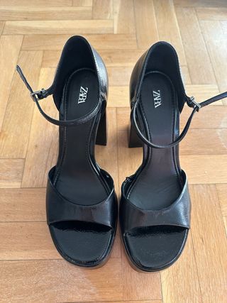 Zapatos de tacón ZARA plataforma negros charol 