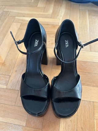 Zapatos de tacón ZARA plataforma negros charol 