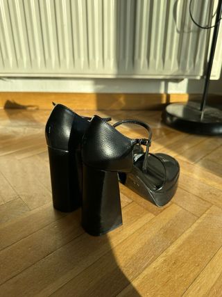 Zapatos de tacón ZARA plataforma negros charol 