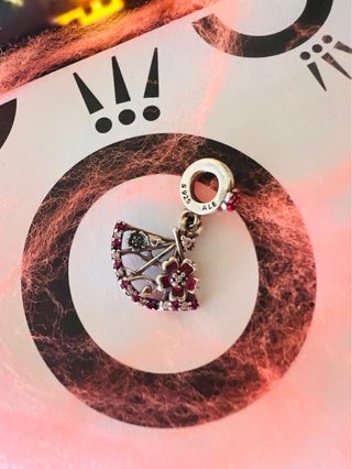 Pandora Charm Abanico Flores Ciruelo “Flamenco”!