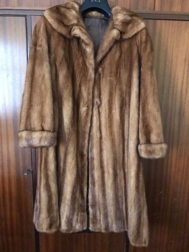 Abrigo de piel marrón talla M
