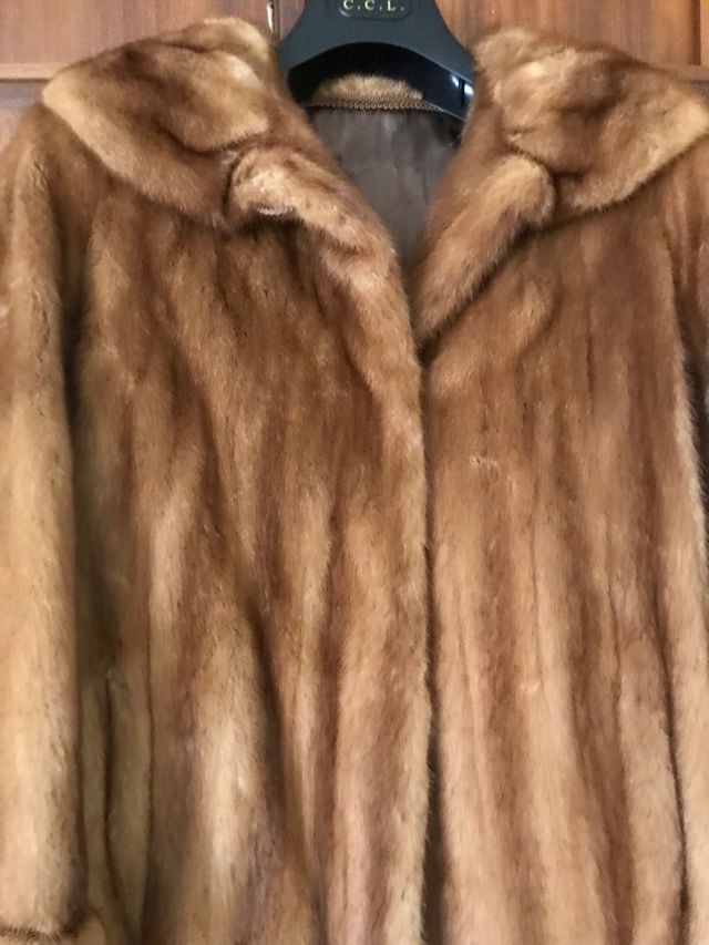 Abrigo de piel marrón talla M