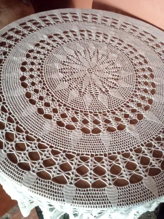 Mantel Crochet Mesa Redonda beige 