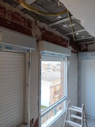 Montador de ventanas y puertas – Profesional, limp