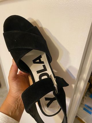 Sandalias Bimba y Lola Ante Negro y tacón corcho 