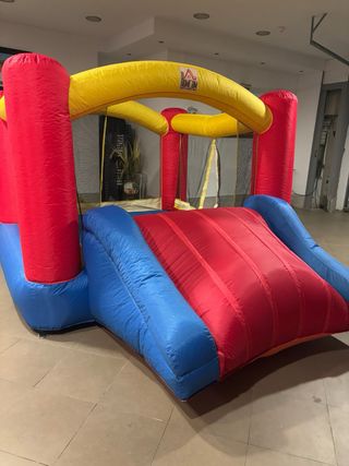 Castillo hinchable con tobogán