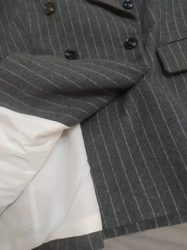 Chaqueta gris de raya diplomática